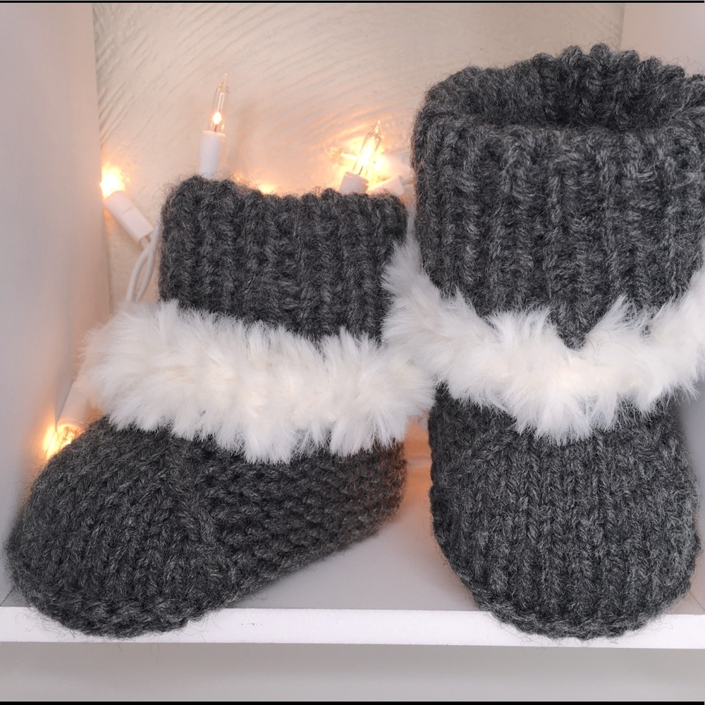 Hand knitted/crochet baby booties. First Baby shoes. Baby shower gift.